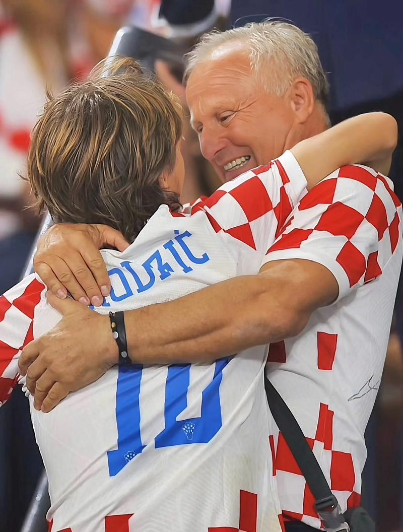 中国冰壶男队取得冬奥落选赛4连胜