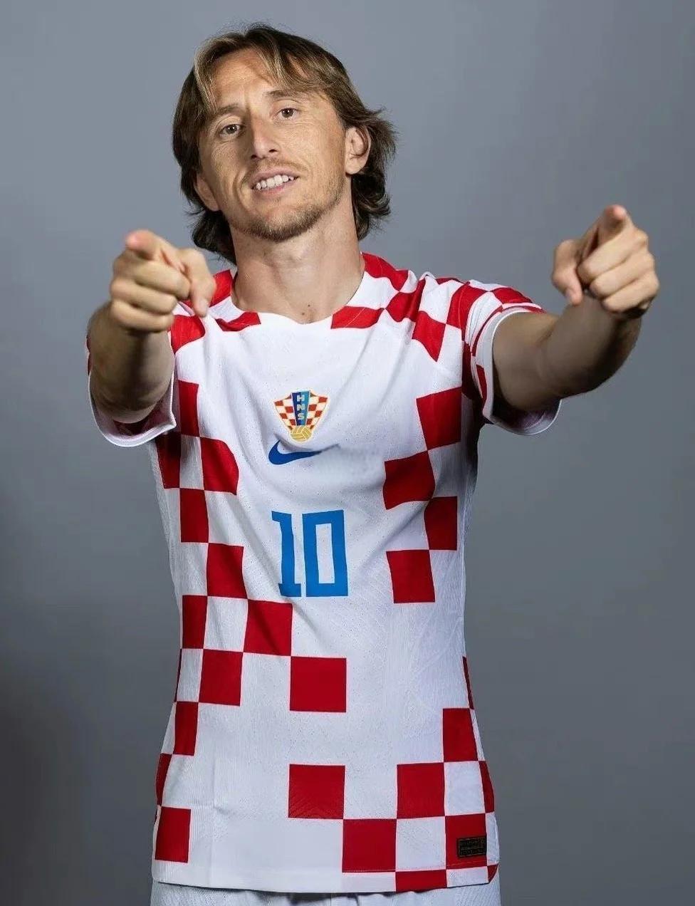 塞尔吉尼奥：莱奥必须面向球门；希望恩昆库能尽快融入